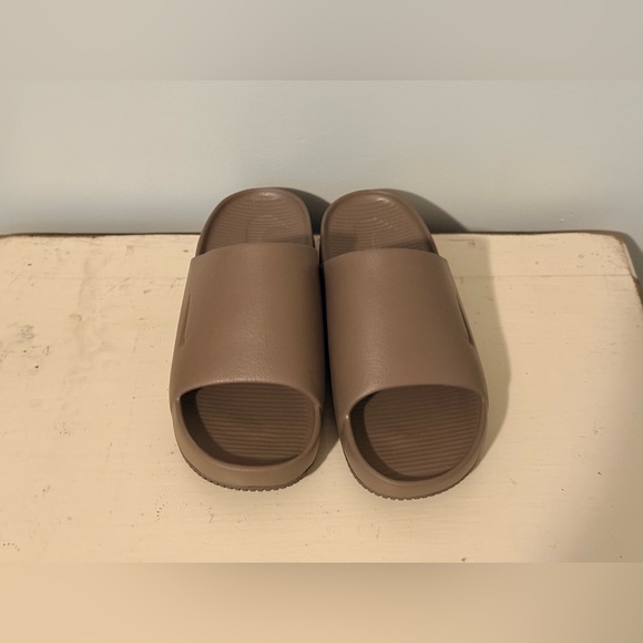 Nike womens Brown Slide Sandals - Picture 3 of 5